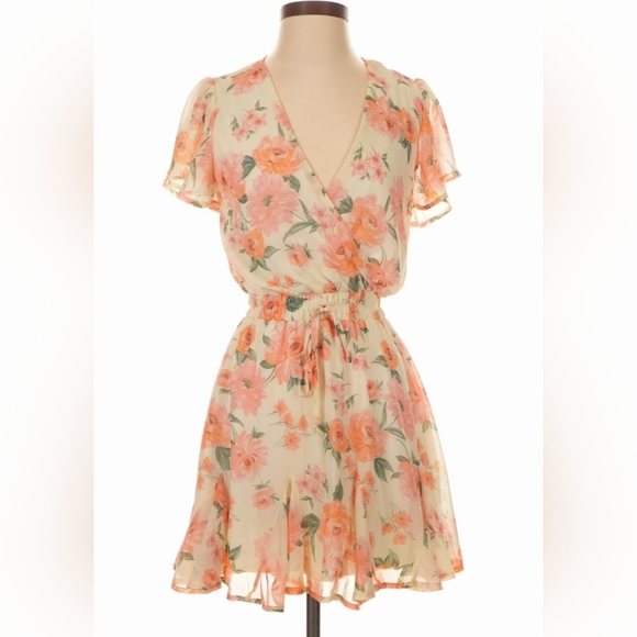 Trixxi Dresses & Skirts - 🍑 Trixxi Floral Mini Dress -NWOT-
